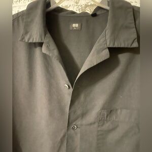 Uniqlo Men's Black short sleeve Lightweight Shirt